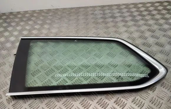 Volkswagen PASSAT B8 Rear side window