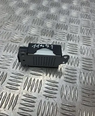 Volkswagen Golf VI Aerial antenna amplifier 5M0035570B