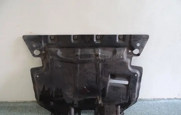 Mercedes-Benz E AMG W213 Engine splash shield/under tray A2135246500