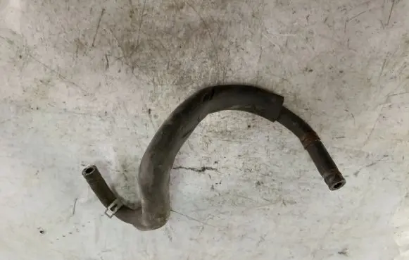Suzuki Grand Vitara I Engine coolant pipe/hose