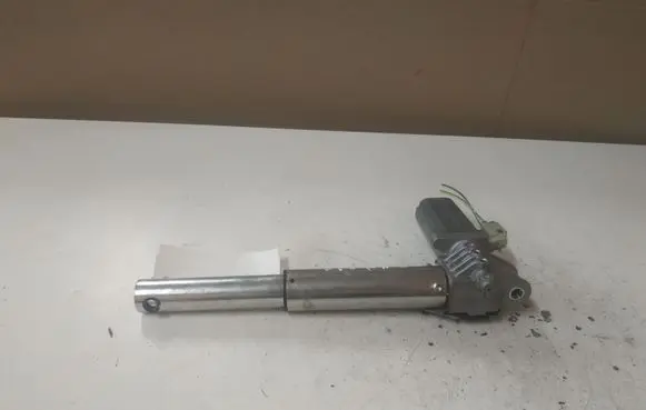 BMW 5 E60 E61 Seat adjustment motor 0390203233 8321086