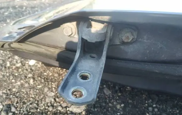 Mitsubishi Outlander Front door upper hinge
