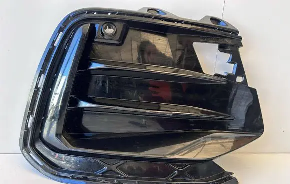 Volkswagen PASSAT B9 Front bumper upper radiator grill 3J0853666D