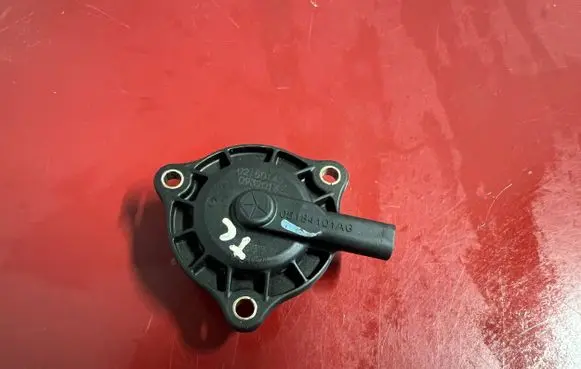 Chrysler Town u0026 Country V Camshaft vanos timing valve 05184101AG