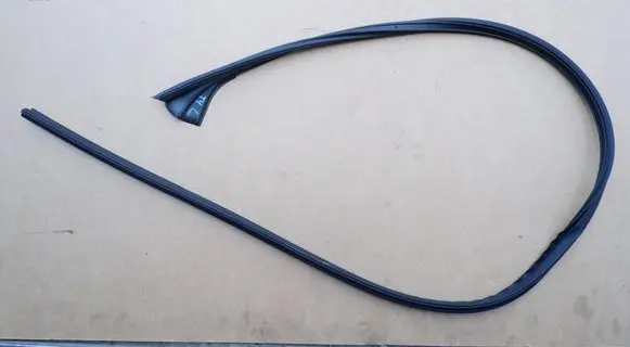 Trunk rubber seal (body)