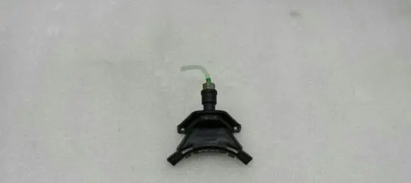 Mercedes-Benz CLS C218 X218 Shock absorber/damper mounting bracket A2123230040