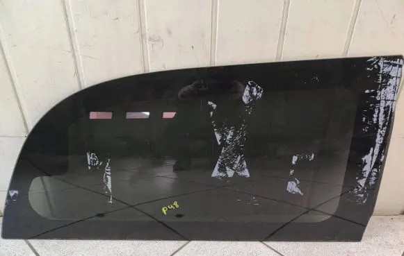 Chrysler Town & Country V Rear side window
