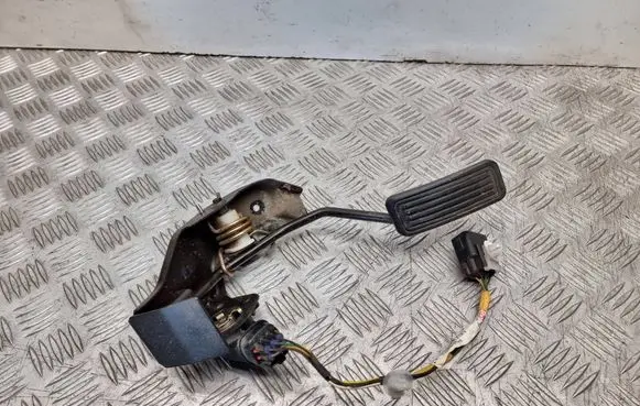 Toyota Avensis T250 Accelerator throttle pedal 7811135030