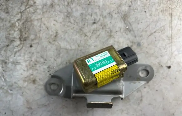 Toyota Land Cruiser (J120) Airbag deployment crash/impact sensor 8983060020 1879000460