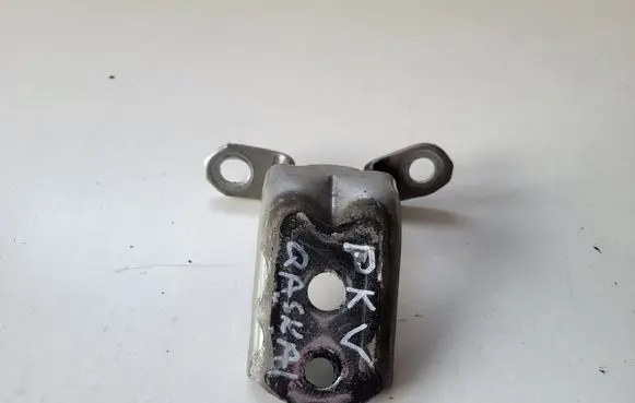 Nissan Qashqai Front door upper hinge