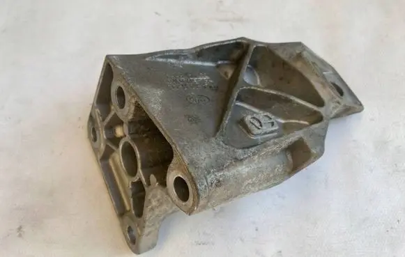 Land Rover Range Rover Sport L494 Engine mount bracket CPLA-6037-CC