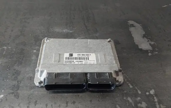 Seat Ibiza III (6L) Engine control unit/module 03E906033P 5WP433304