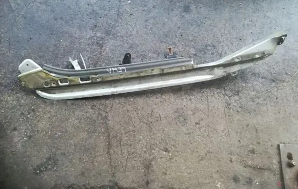 Volkswagen Touareg I Fender mounting bracket 7L6821703