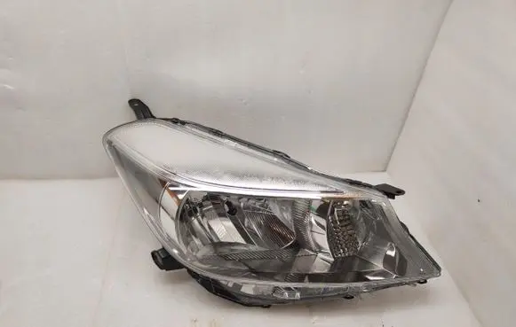 Toyota Yaris Headlight/headlamp
