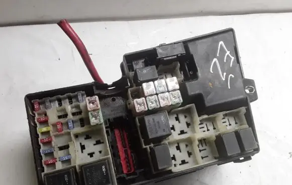 Volvo S40 Fuse module 8688040 518818000