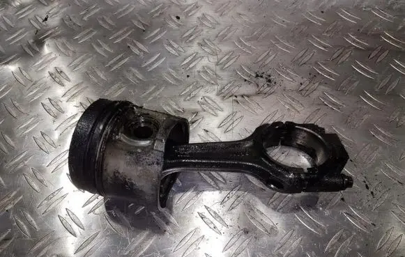 Ford Fiesta Piston with connecting rod