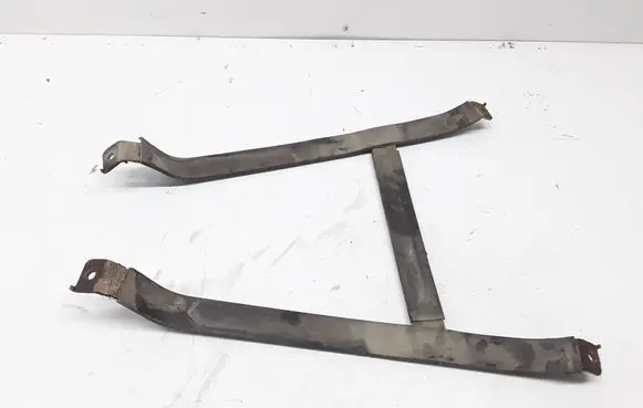 Fuel tank mounting bracket