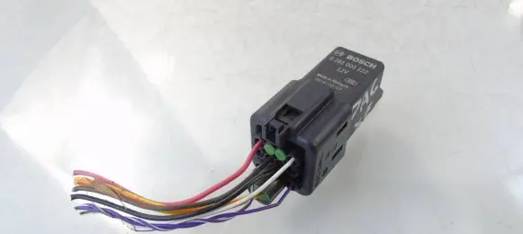 Jaguar XE Glow plug pre-heat relay 0281003123