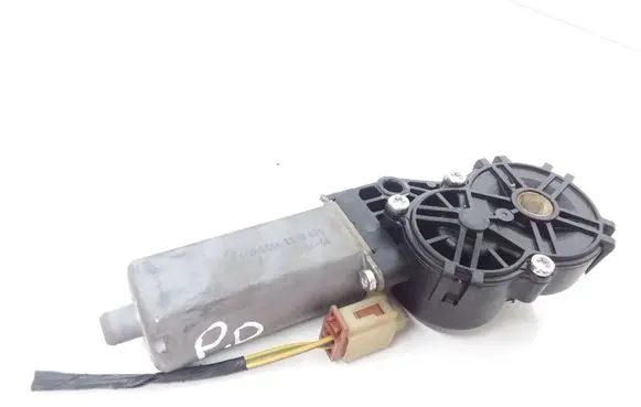 BMW 5 E60 E61 Seat adjustment motor 8316670 0390201999