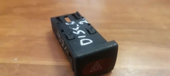 Land Rover Discovery Hazard light switch YUG102372 03035015