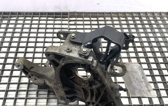 Opel Insignia A Engine mount bracket 