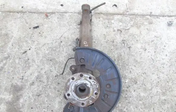 Audi Q7 4L Front wheel hub spindle knuckle