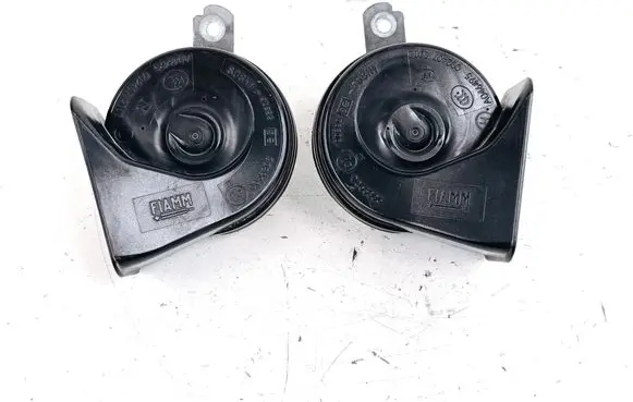 Chrysler Town u0026 Country V Horn signal 05026986AC 05026976AC A046495