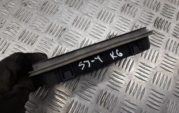 Audi A3 S3 8V Quarter panel pressure vent 6R0819465A