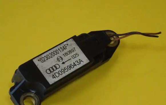 Audi A8 S8 D2 4D Airbag deployment crash/impact sensor 4D0959643A