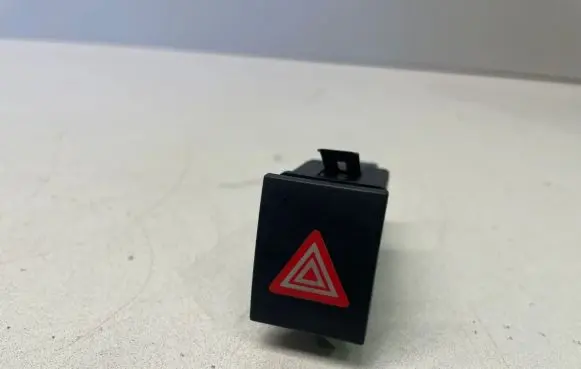 Volkswagen Polo IV 9N3 Hazard light switch 6Q0953235A