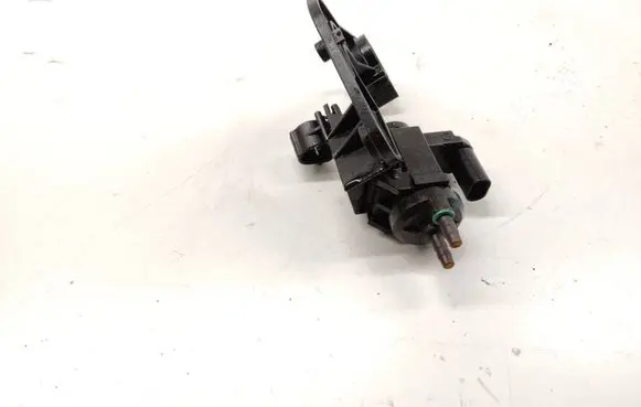 Vacuum valve