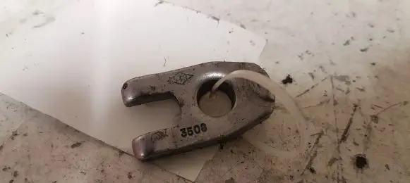 Renault Clio III Fuel Injector clamp holder 3508