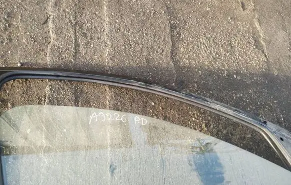 Peugeot 206 Front door window glass four-door as2