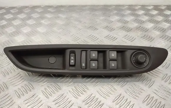 Opel Mokka Electric window control switch 13305012
