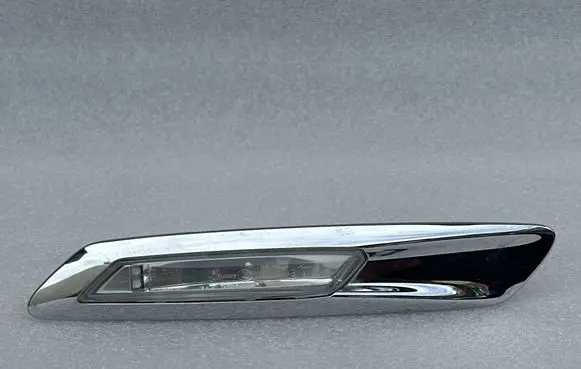 BMW 5 F10 F11 Front fender indicator light 7154168 7154170 01038702