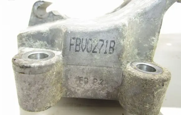 Hyundai Santa Fe Gearbox mounting bracket