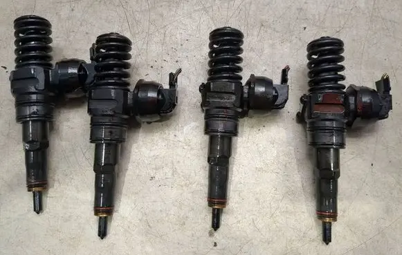 Volkswagen Caddy Fuel injectors set 0414720215