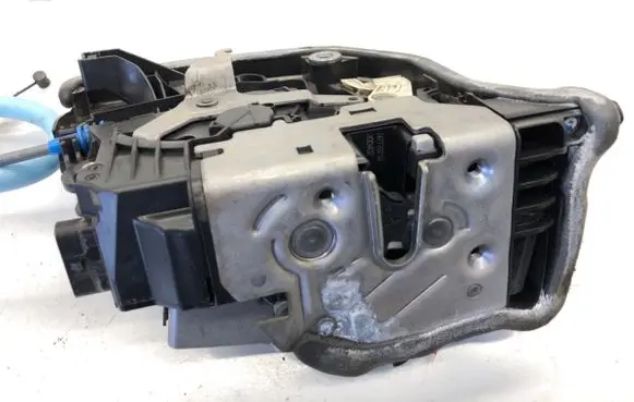 BMW X5 G05 Front door lock 7477702