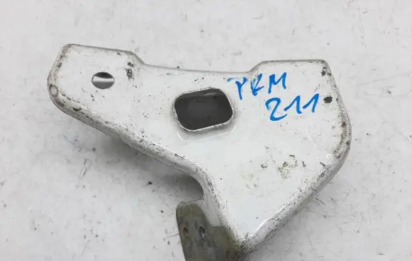 Seat Alhambra (Mk2) Fender mounting bracket