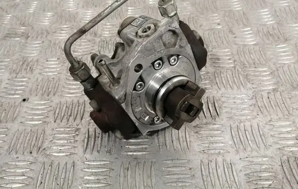 Toyota Avensis T250 Fuel injection high pressure pump 221000R020 HU2940000304
