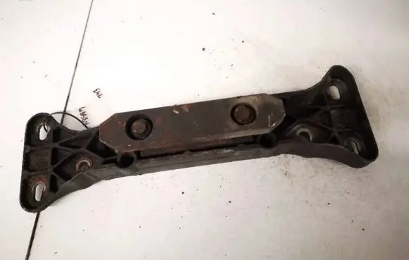 BMW 5 E39 Engine mounting bracket