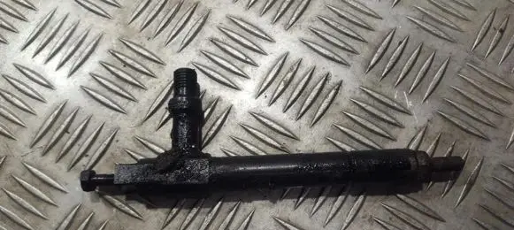 Mazda 323 F Fuel injector