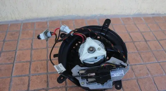 Mercedes-Benz E W210 Heater fan/blower A2108211551