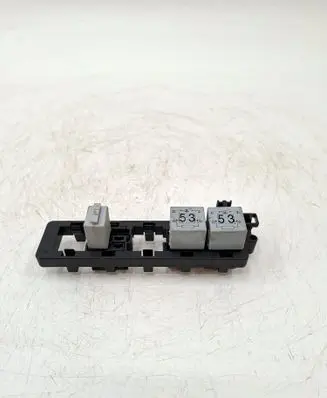 Volkswagen PASSAT CC Relay mounting block 1K1937503