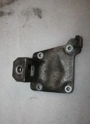 BMW 5 E39 Engine mounting bracket 675122601