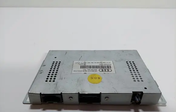 Audi A8 S8 D3 4E Aerial antenna amplifier 4E0910563B