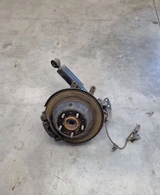 Rear wheel hub spindle/knuckle
