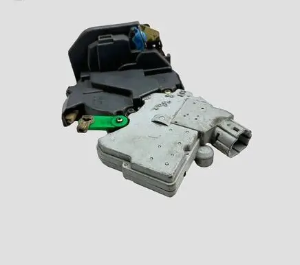 Nissan X-Trail T30 Rear door lock 825538H710