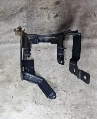 Ford Kuga I Power steering pump mounting bracket C6S4B 8V413K738 40022322A