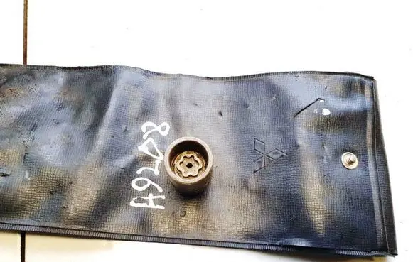 Ford Mondeo Mk III Wheel nut wrench 128599x10